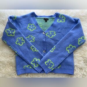 this is a cute, hippy style top piece with a cozy, warm fuzzy look and feel.